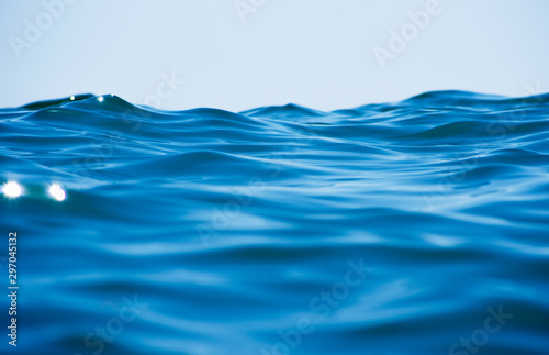 蓝色的海水背景纹理