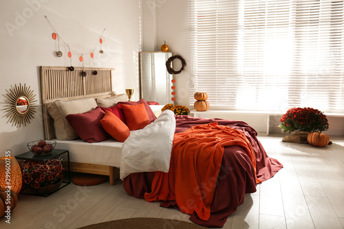 舒适的卧室内饰灵感来自秋天的颜色